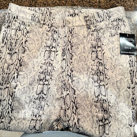 Boston Proper Shimmer Snake Print Five Pocket Pant - Off White- Size 12 - NWT - Picture 2 of 11